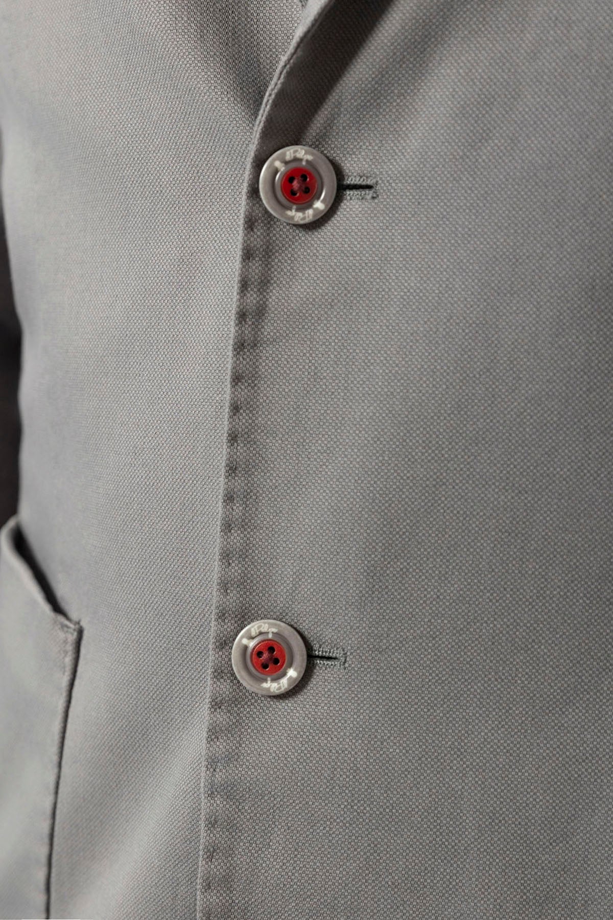 BLAZER CINZA MÉDIO TINGIDO COM ROUPA