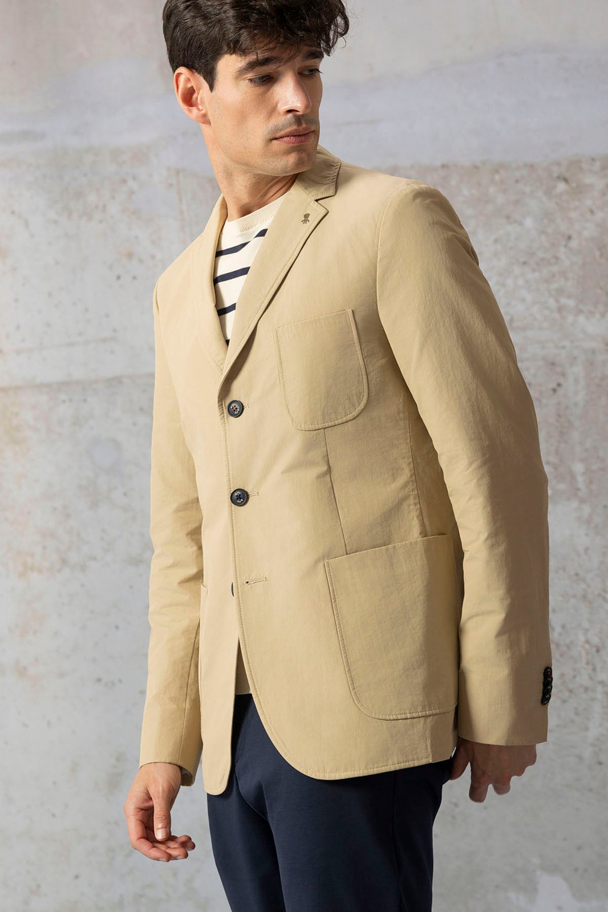 BLAZER TÉCNICO COM BOLSOS DE PLÁSTICO BEGE