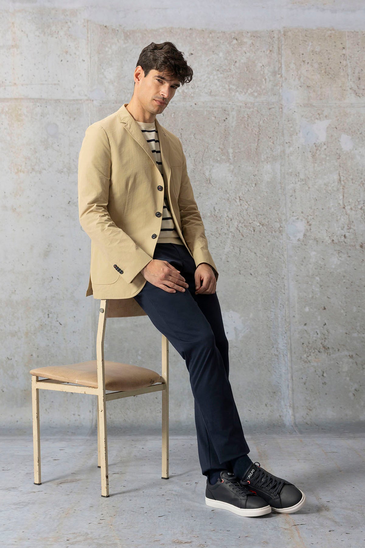 BLAZER TÉCNICO COM BOLSOS DE PLÁSTICO BEGE