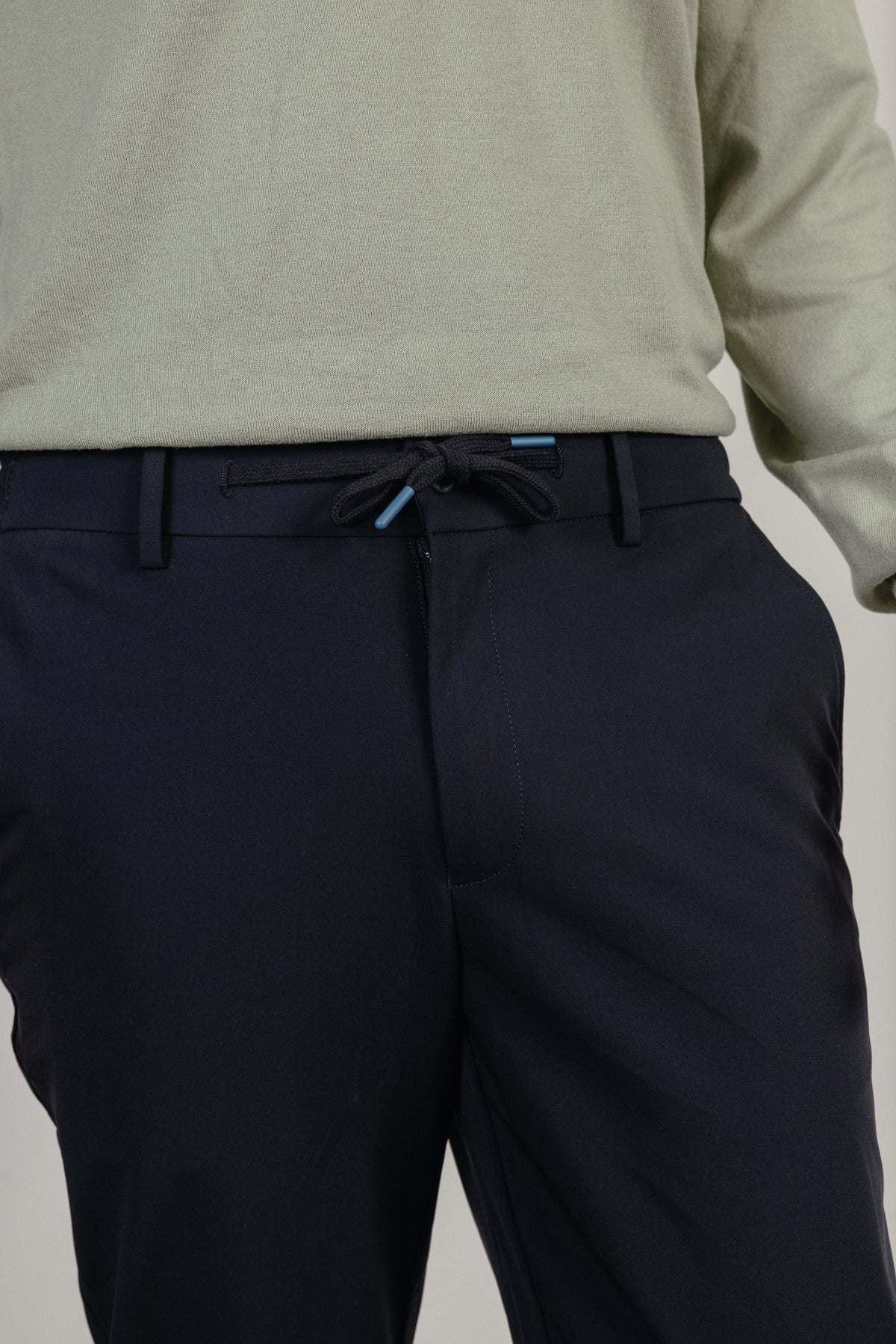 PANTALÓN TÉCNICO ULTRALIGERO CORDONES AZUL MARINO