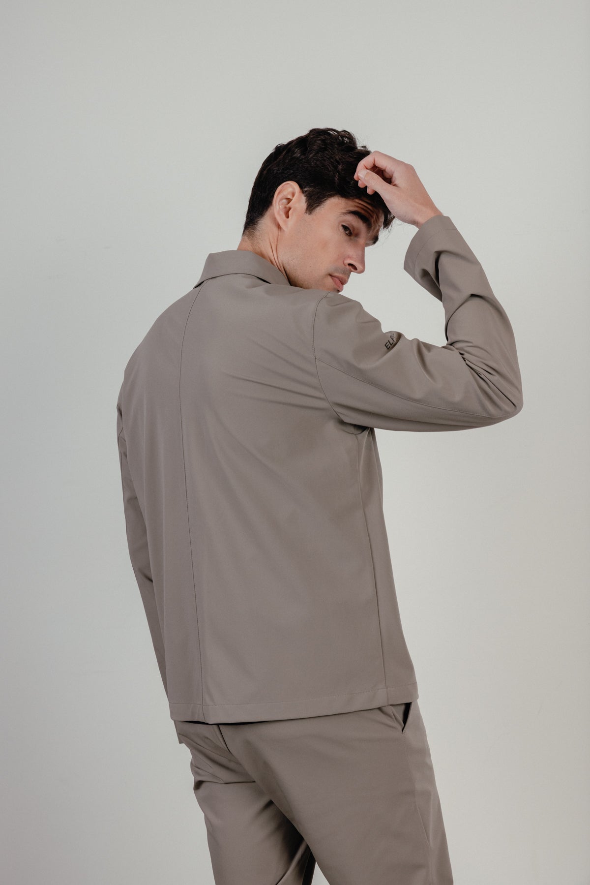 Cazadora técnica ultraligera verde khaki
