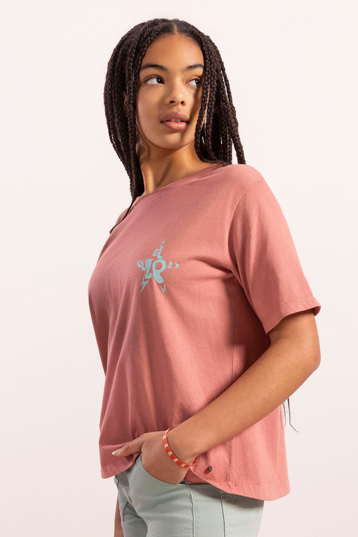 T-SHIRT ADOLESCENTE BÁSICA LAVADA COM LOGOTIPO CORAL
