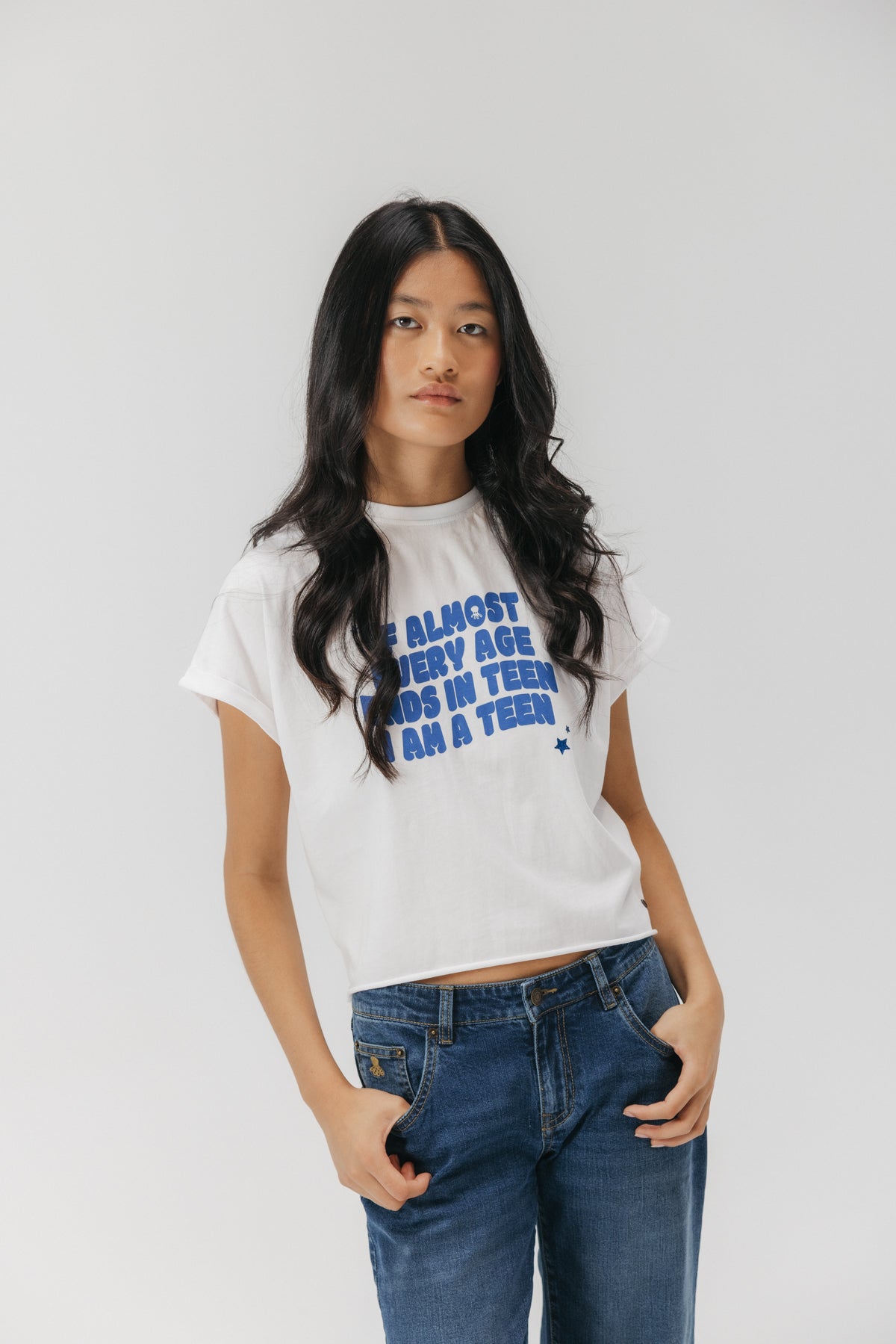 CAMISETA TEEN ESTAMPADO MENSAJE BLANCO PURO