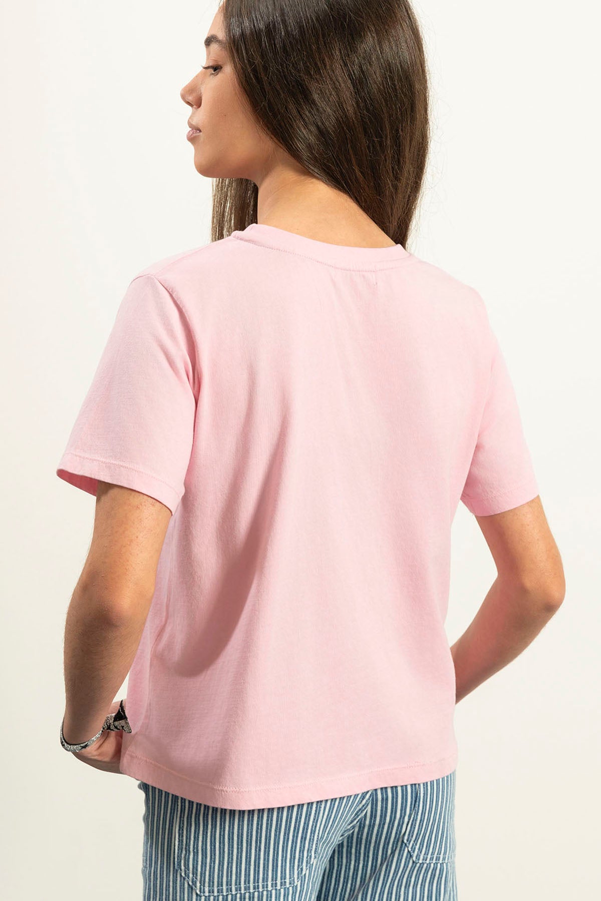 T-SHIRT ADOLESCENTE ROSA CLARO COM LAVAGEM RELÂMPAGO