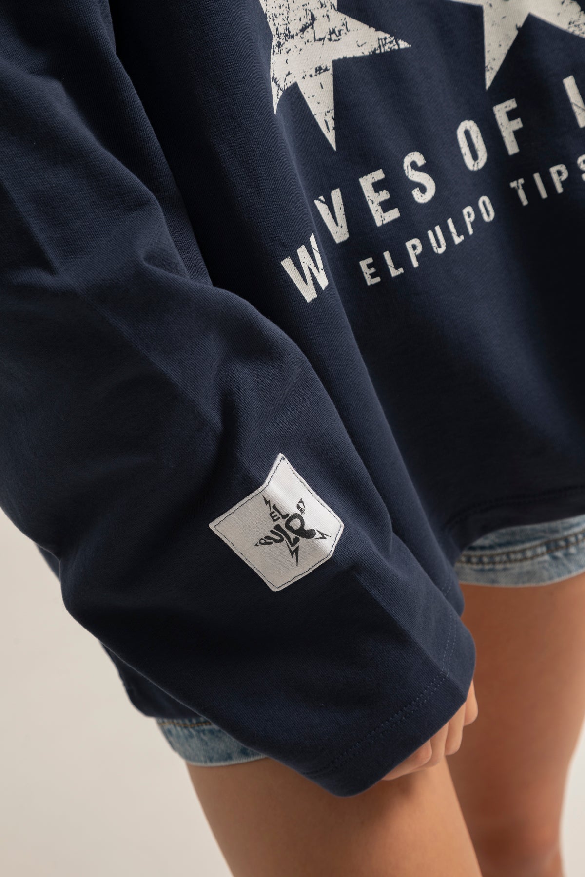 Polo teen manga larga estampado estrellas azul marino