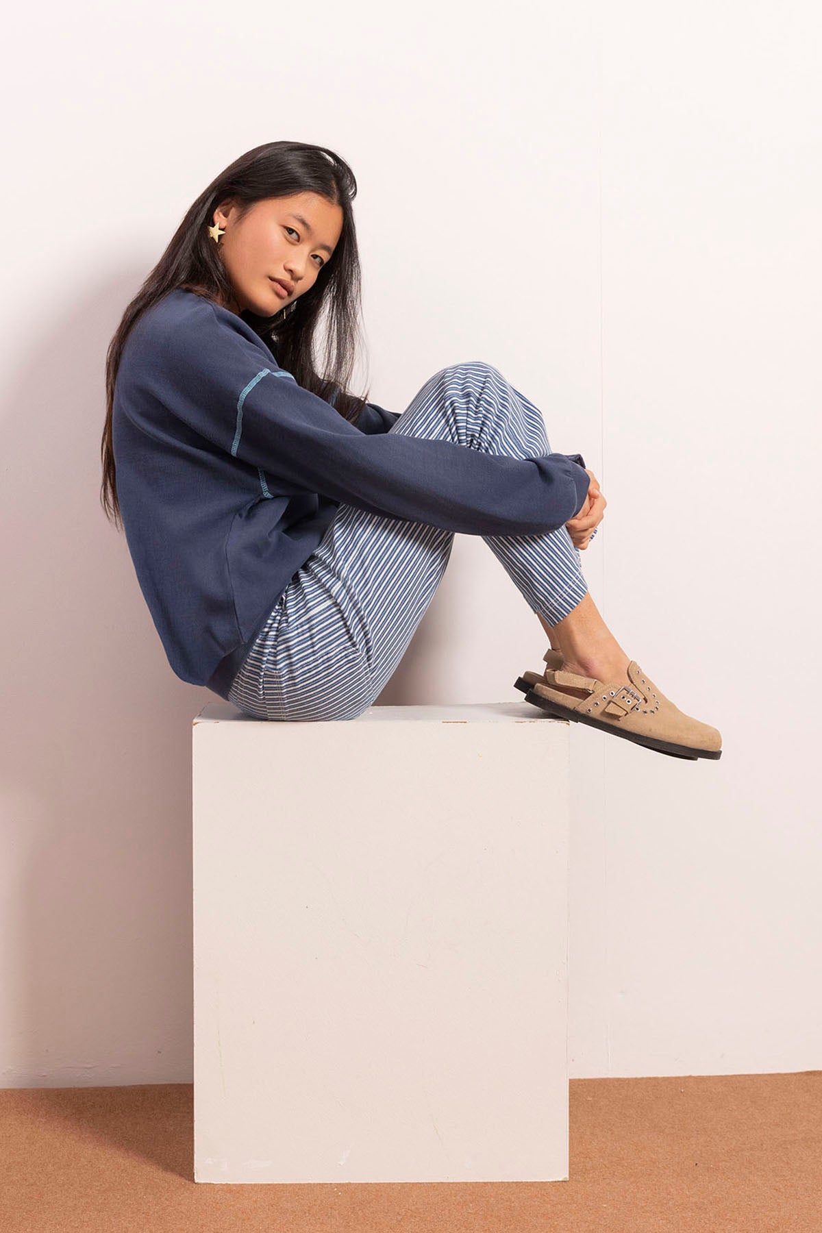 ROAR GIRLS NAVY BLUE DELAVÉ TEEN WASHED SWEATSHIRT