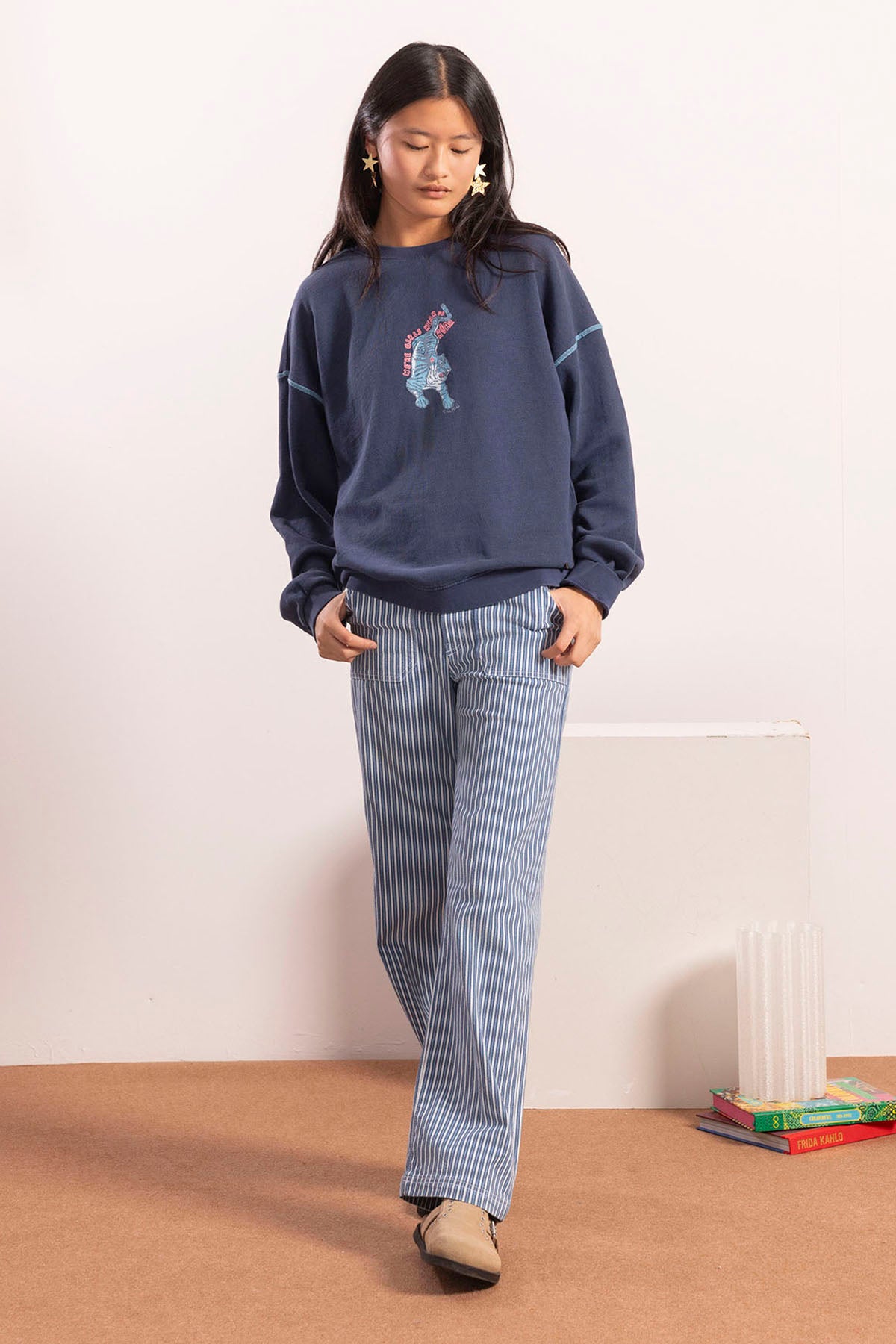 SUDADERA TEEN LAVADA ROAR GIRLS AZUL MARINO DELAVÉ