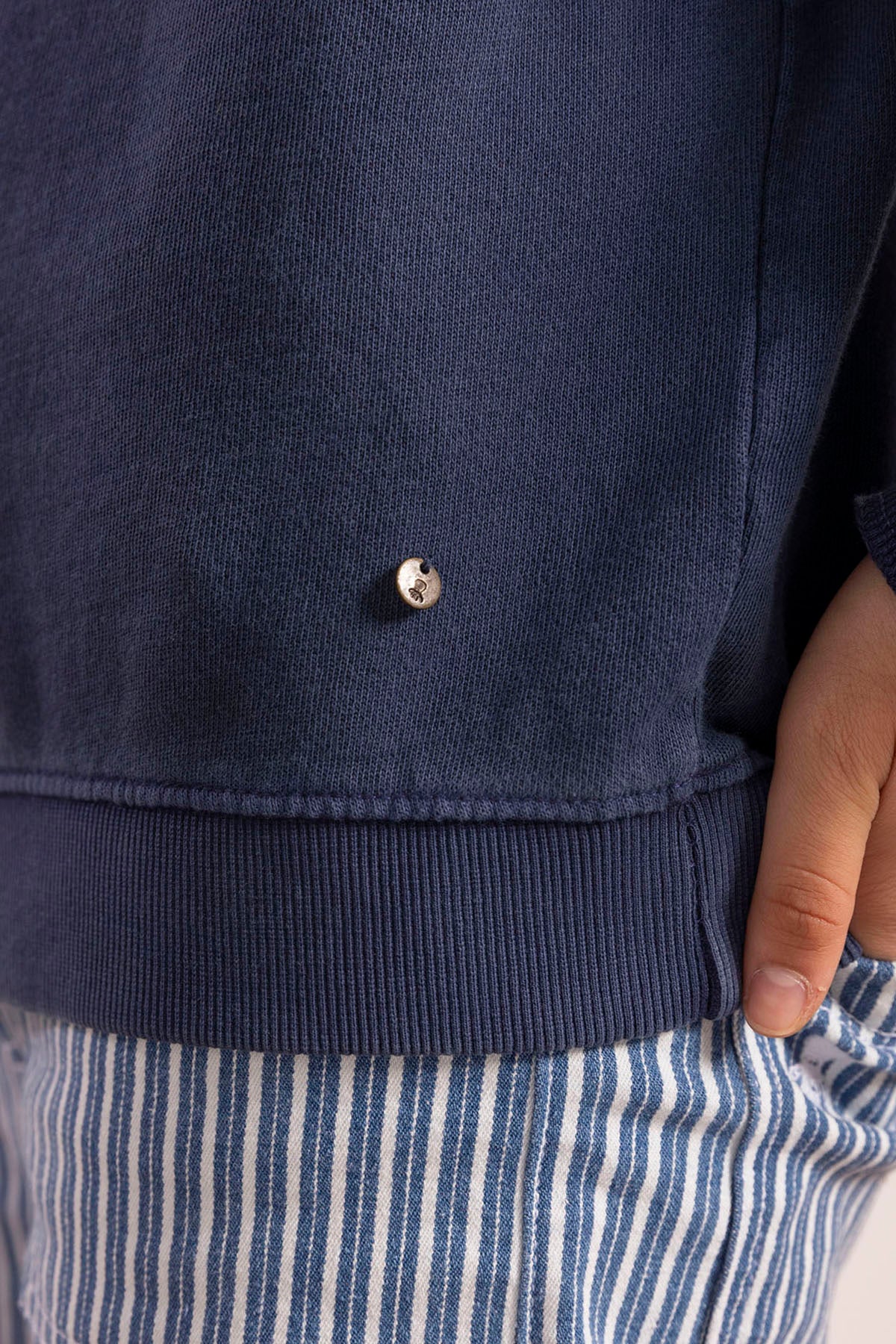 ROAR GIRLS NAVY BLUE DELAVÉ TEEN WASHED SWEATSHIRT