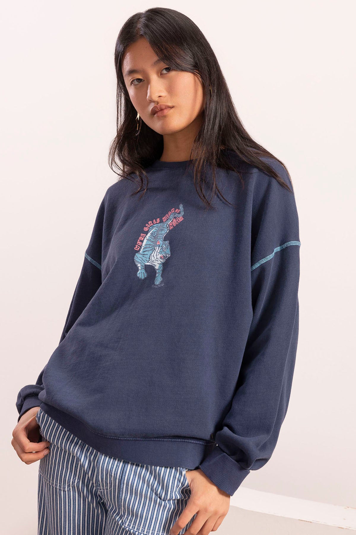 ROAR GIRLS NAVY BLUE DELAVÉ TEEN WASHED SWEATSHIRT