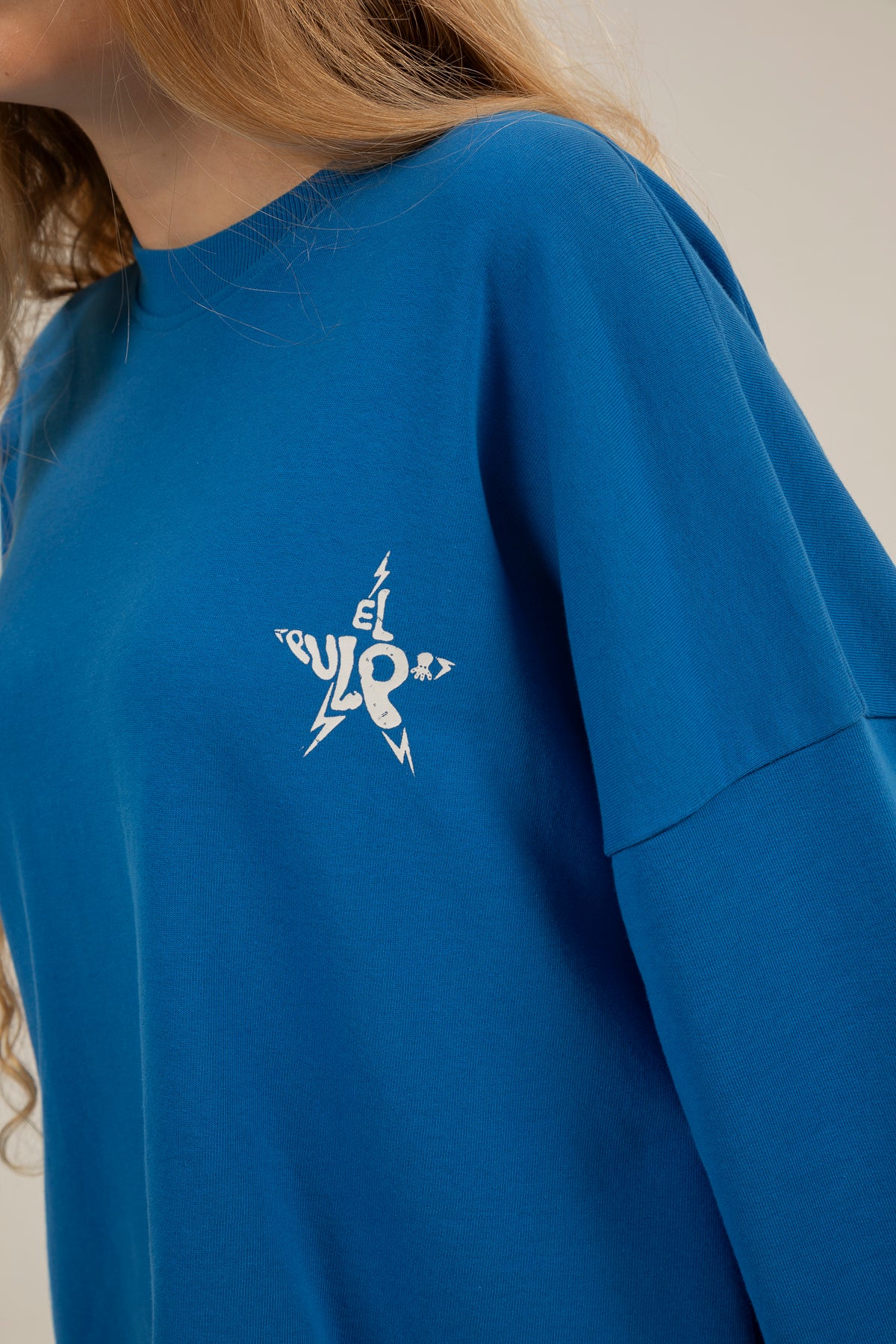 Sudadera teen estampado city of stars azul medio delavé