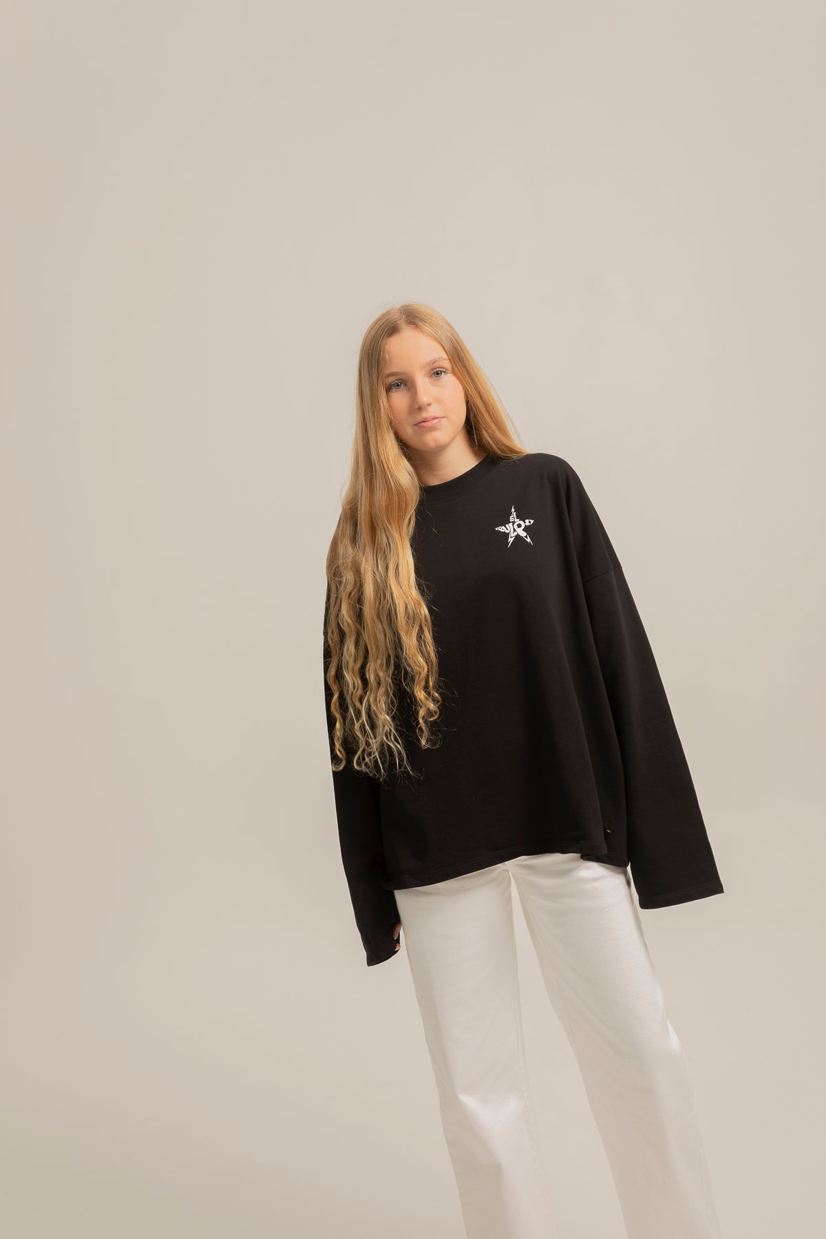 SUDADERA TEEN ESTAMPADO CITY OF STARS NEGRO