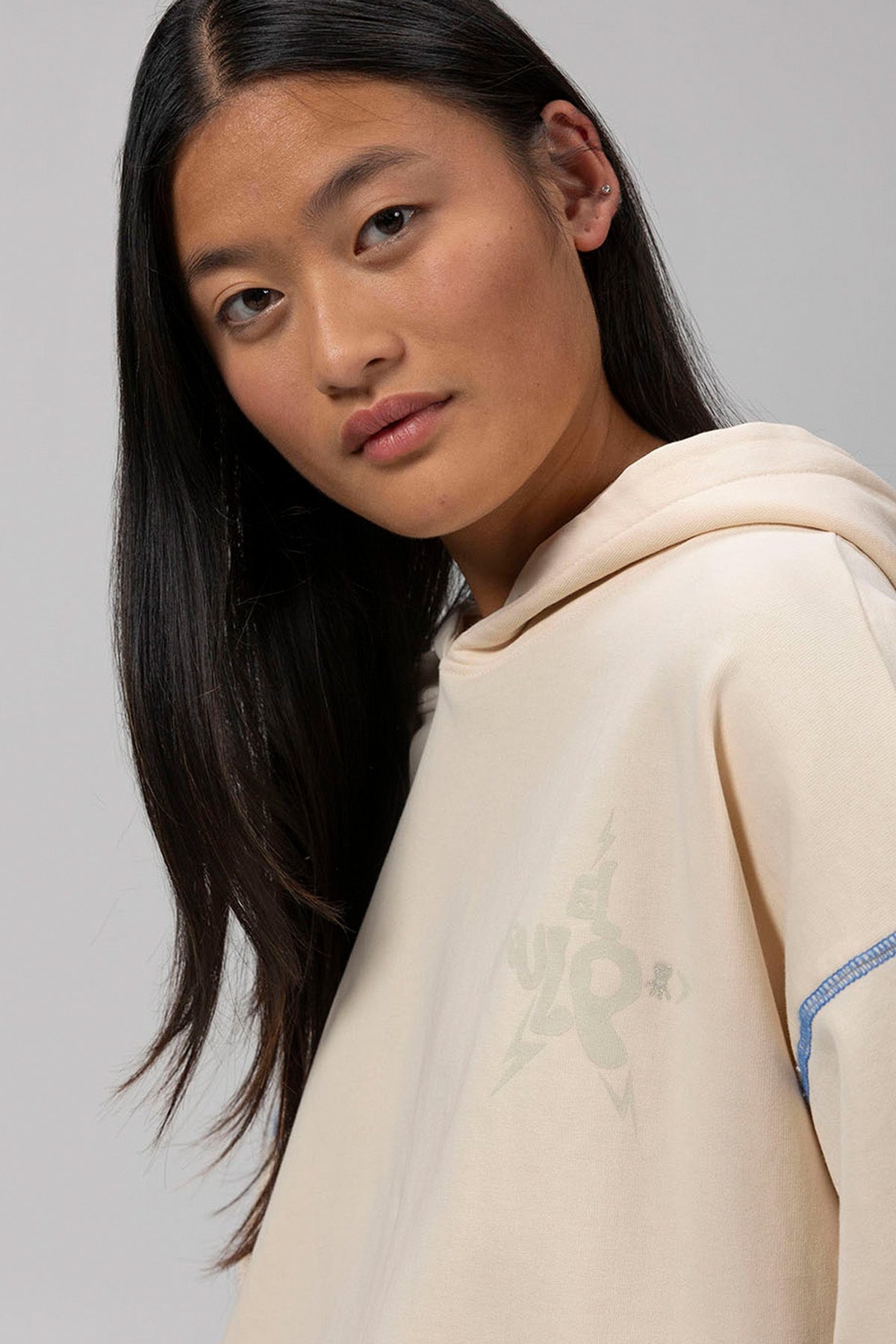SUDADERA CAPUCHA TEEN BÁSICA LOGO CREMA