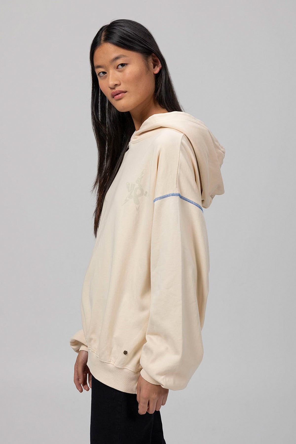 SUDADERA CAPUCHA TEEN BÁSICA LOGO CREMA
