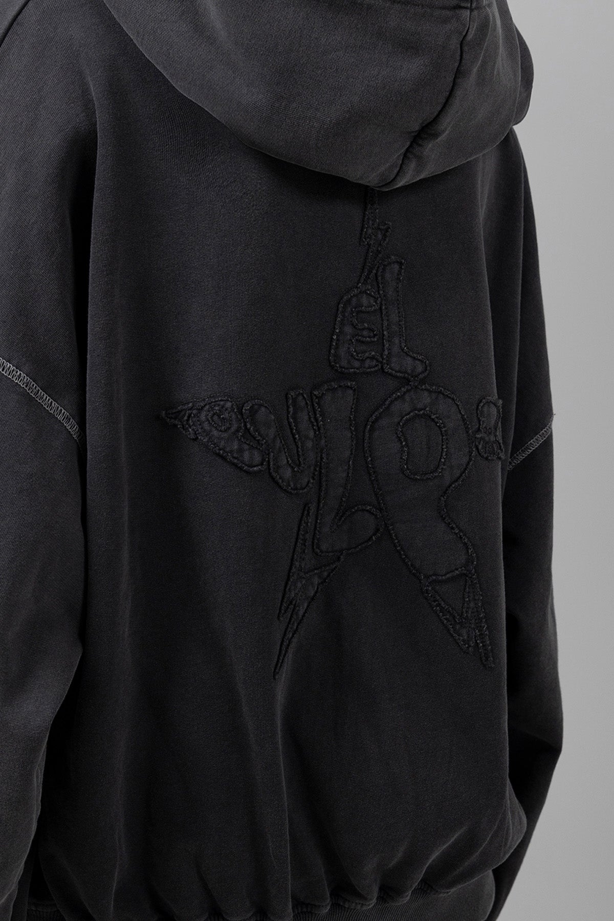 SUDADERA CAPUCHA TEEN ESTRELLA DESGASTADA NEGRO DELAVÉ