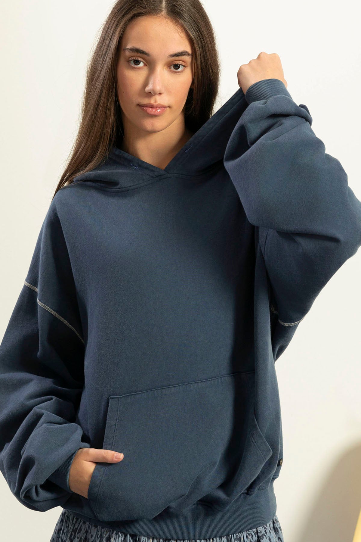SUDADERA CAPUCHA TEEN ALAS AZUL MARINO DELAVÉ