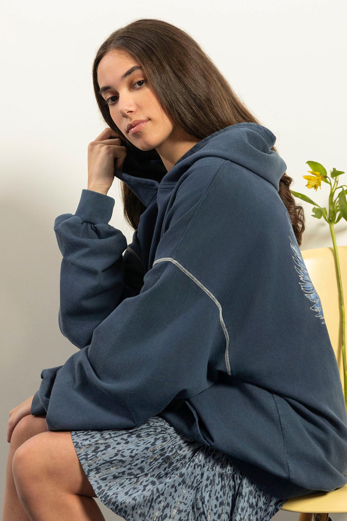 SUDADERA CAPUCHA TEEN ALAS AZUL MARINO DELAVÉ