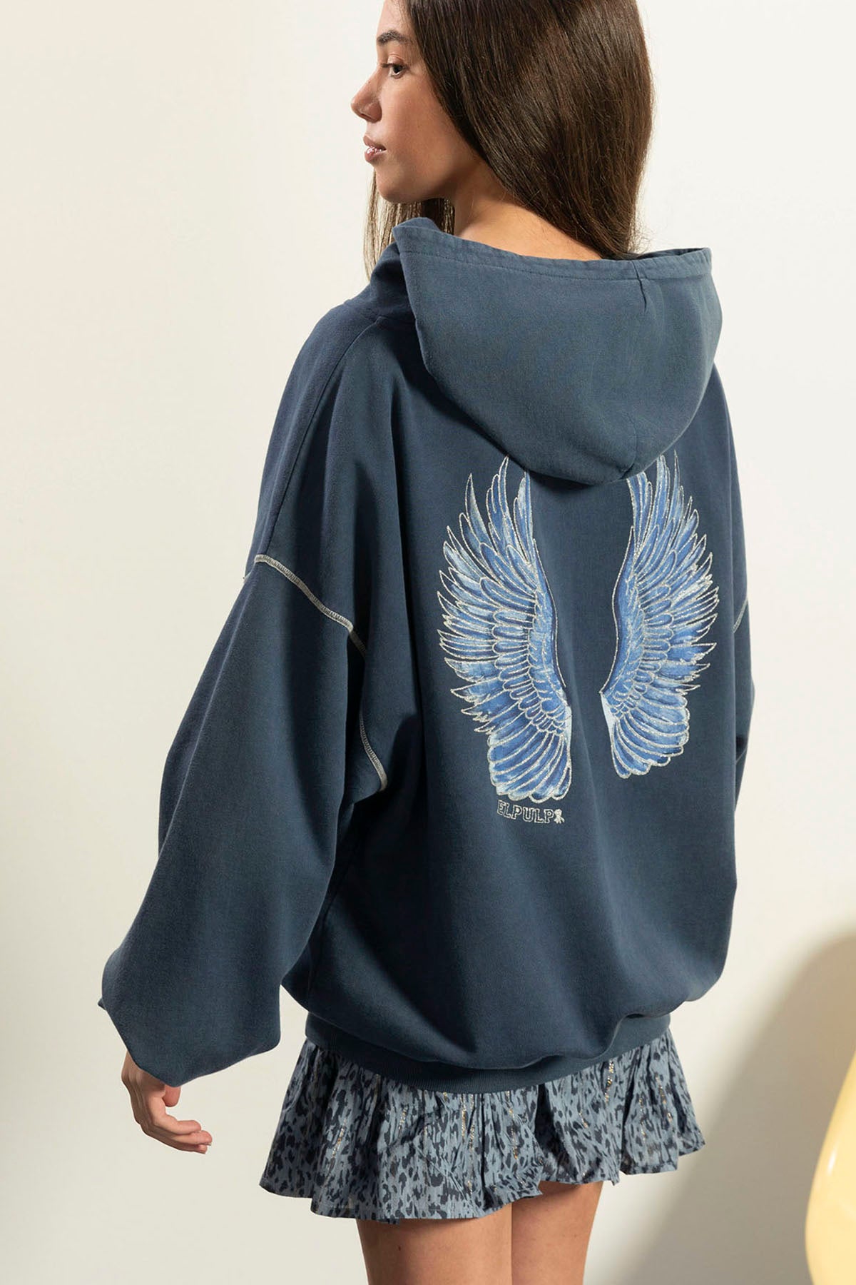 SUDADERA CAPUCHA TEEN ALAS AZUL MARINO DELAVÉ