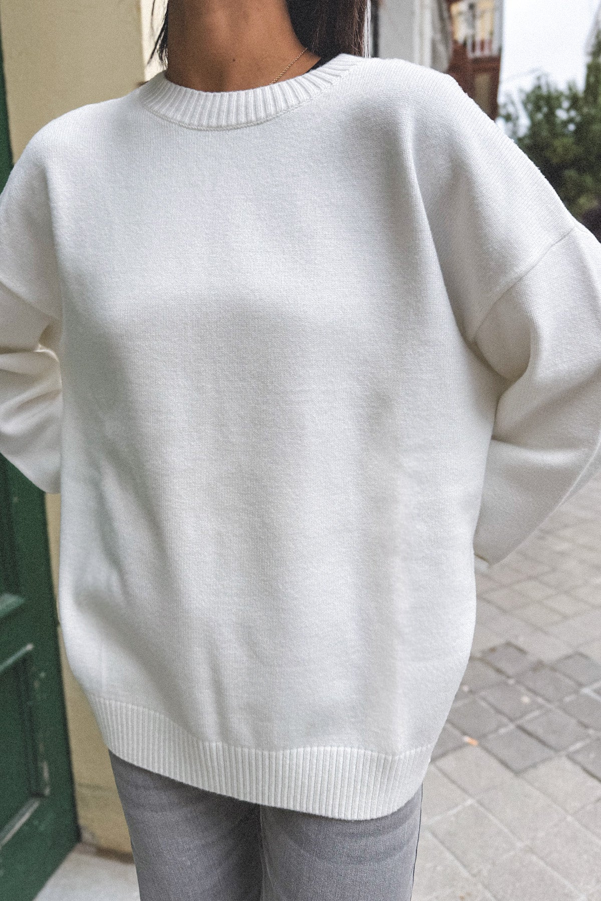 TEEN ROUND NECK SWEATER WITH SIDE SLITS PURE WHITE