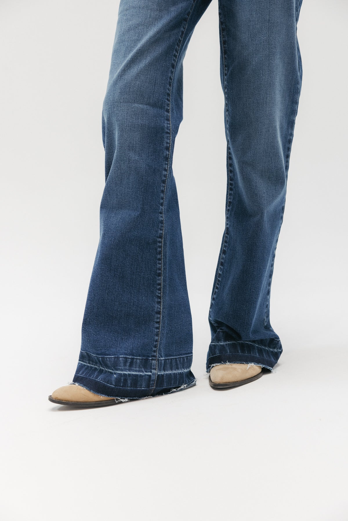 PANTALÓN TEEN DENIM DESFLECADO AZUL MEDIO DELAVÉ