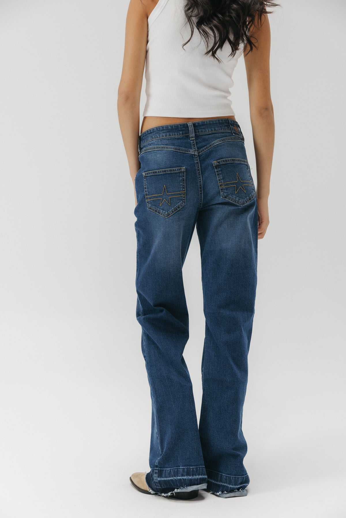 PANTALÓN TEEN DENIM DESFLECADO AZUL MEDIO DELAVÉ