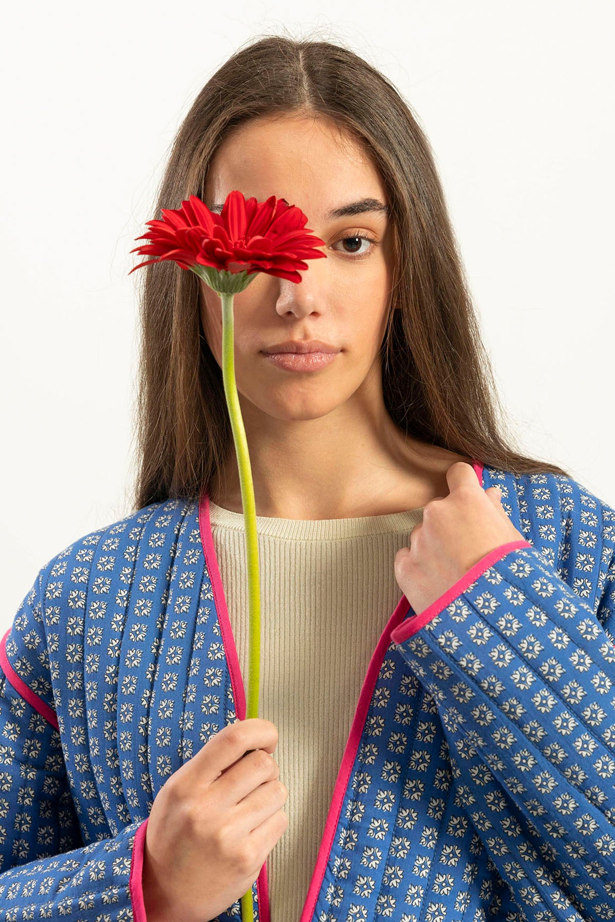CASACO ADOLESCENTE FÚCSIA ACOLCHOADO COM FLORES