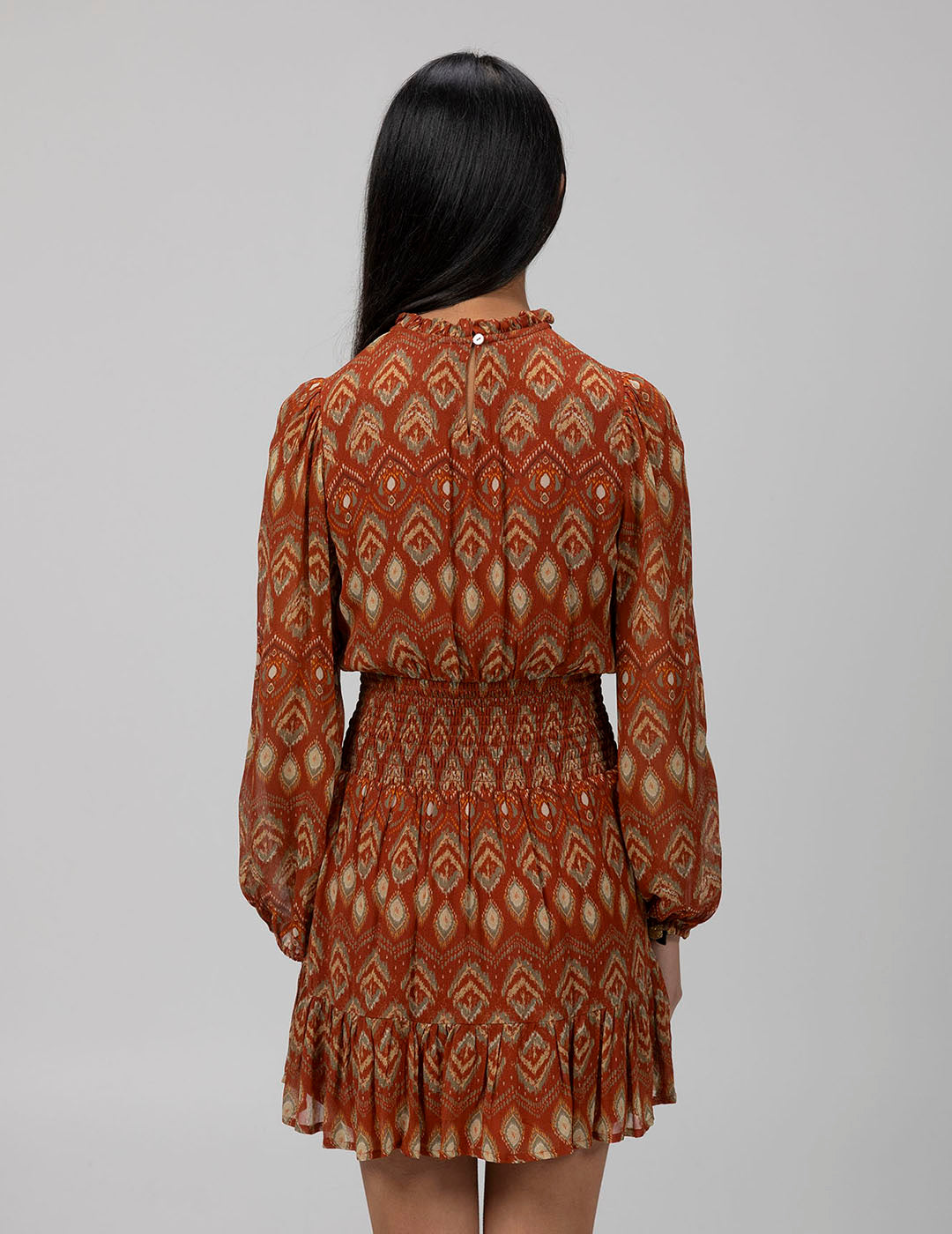 VESTIDO CURTO TEEN COM ESTAMPA ÉTNICA EM AZULEJO