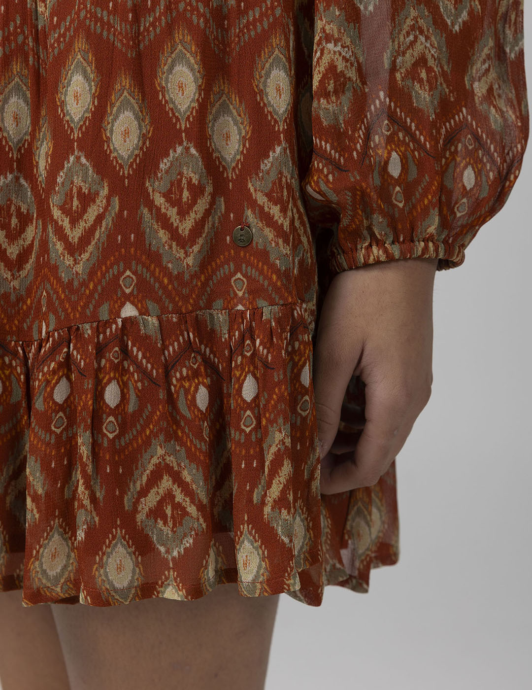 VESTIDO CURTO TEEN COM ESTAMPA ÉTNICA EM AZULEJO