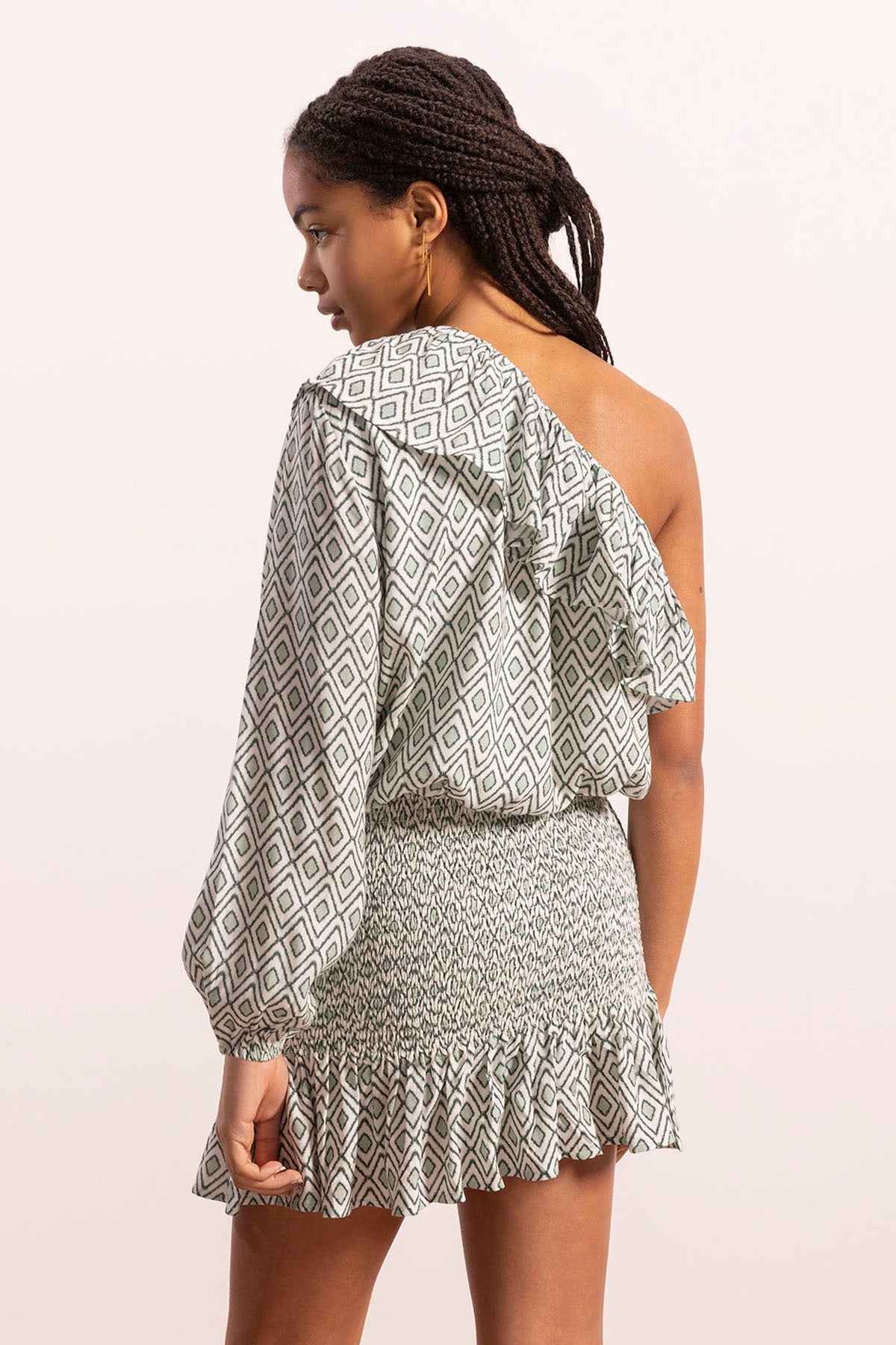 SHORT TEEN DRESS WITH ASYMMETRIC SLEEVES AND DIAMONDS PRINT IN GREEN BLUE