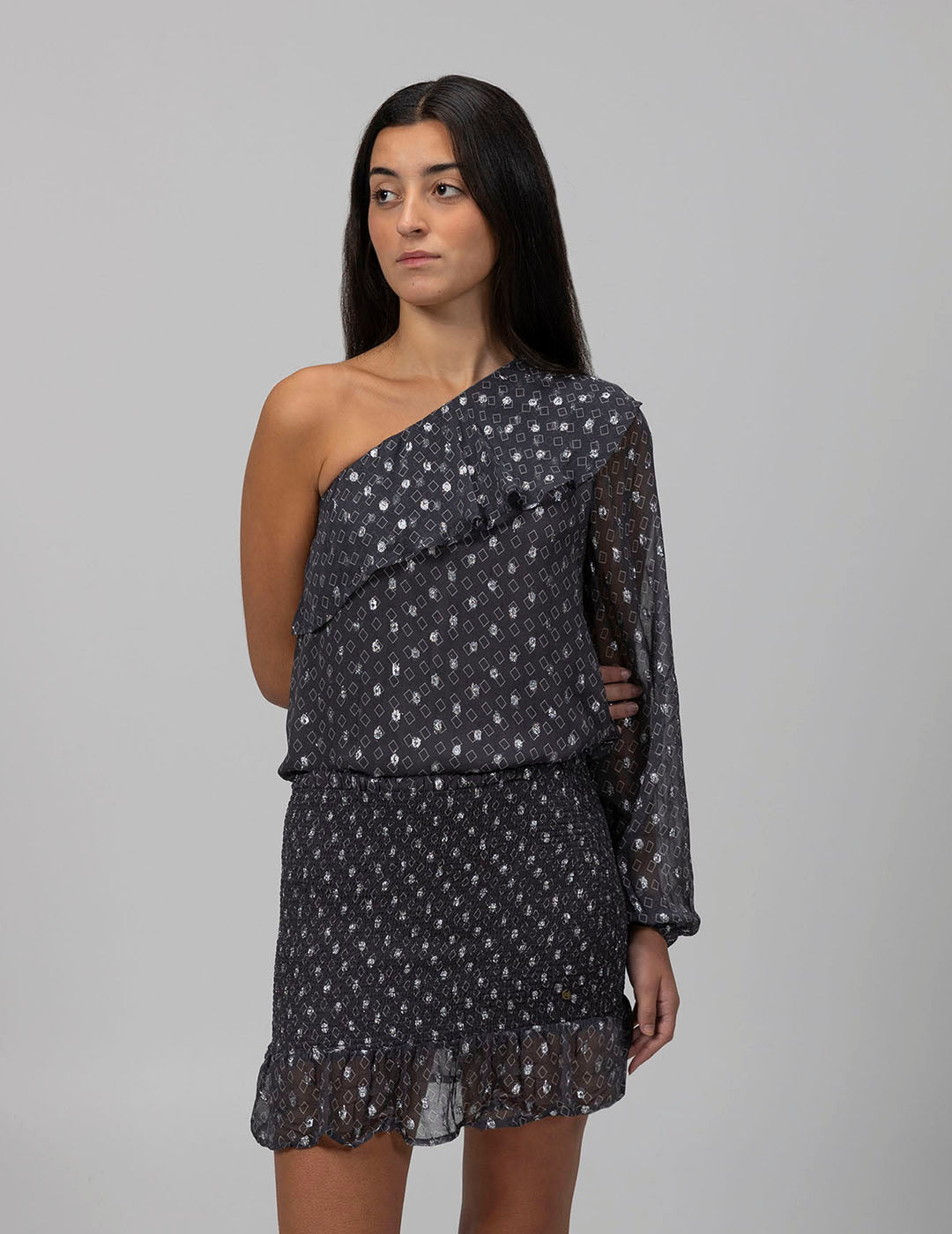 BLUSA TEEN ASIMÉTRICA ESTAMPADO ROMBOS LUREX GRIS PERLA