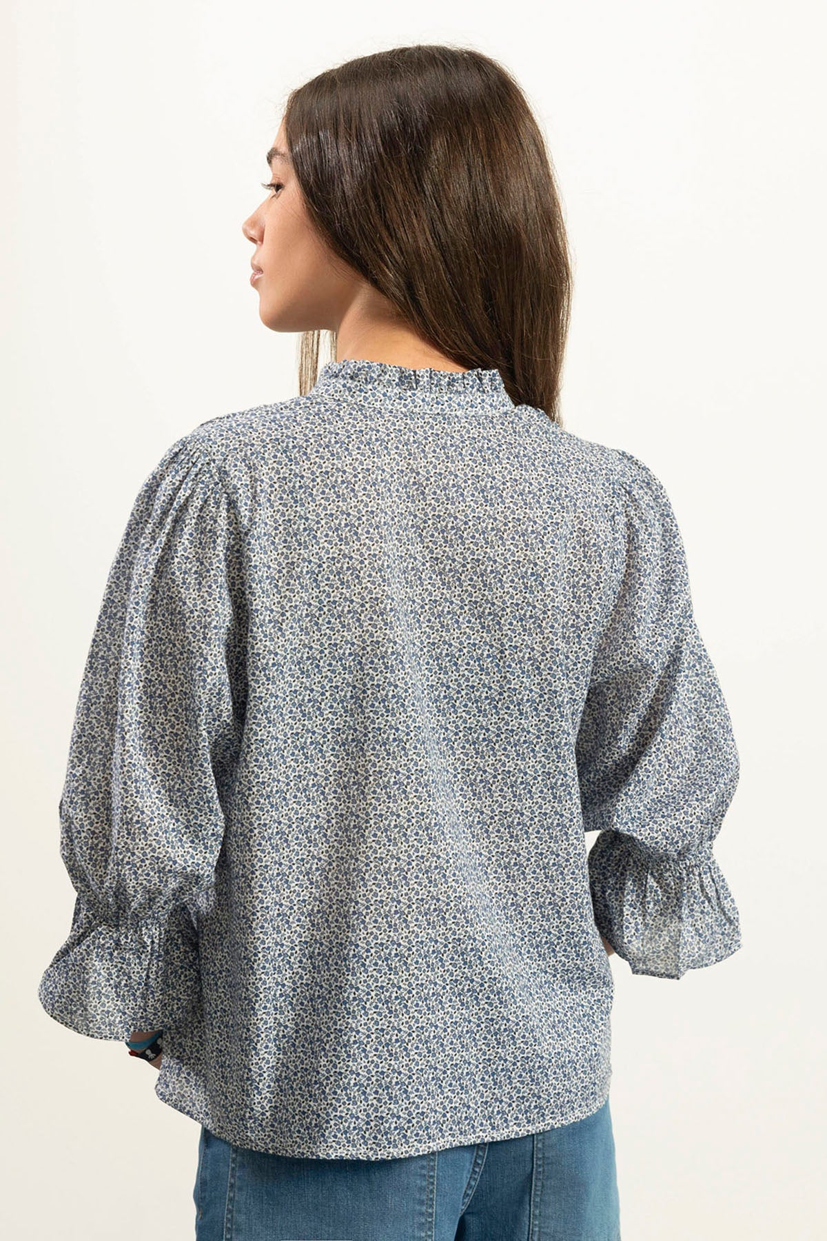BLUSA ADOLESCENTE COM FLORES AZUL MARINHO