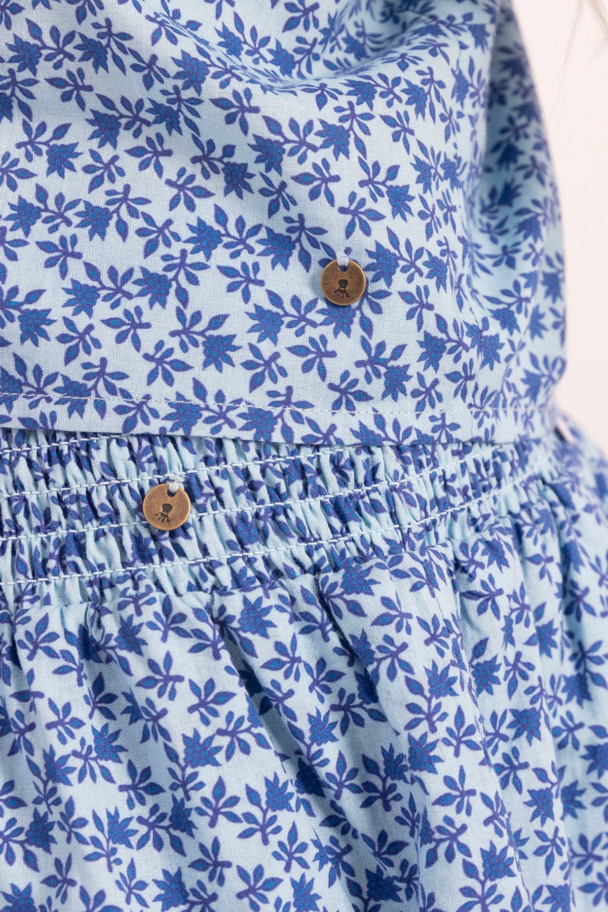 BLUSA ADOLESCENTE ASSIMÉTRICA COM ESTAMPA DE FOLHAS AZUL TURQUESA