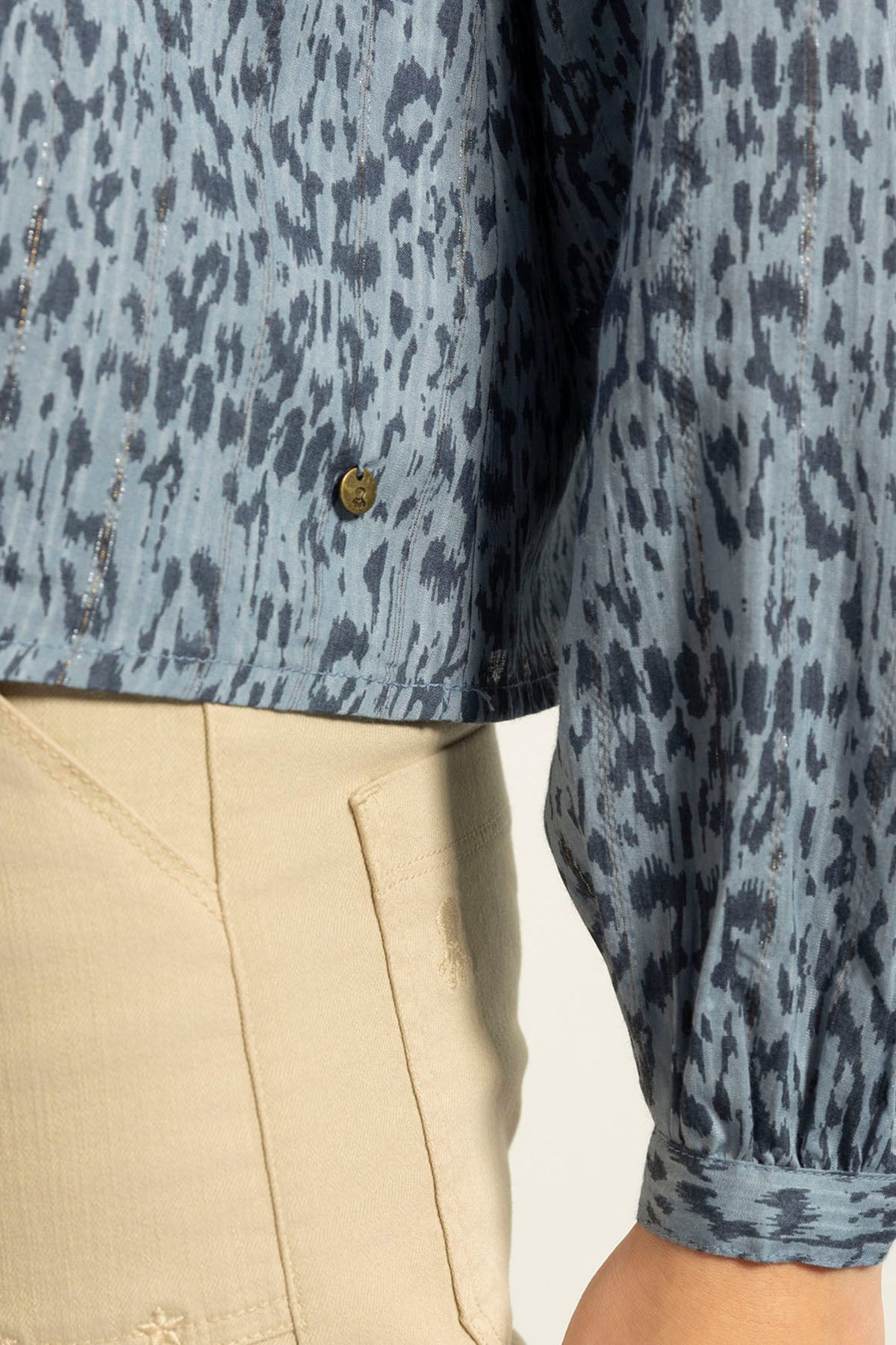 BLUSA TEEN ASIME?TRICA VOLANTE ESTAMPADO LEOPARDO AZUL GRISÁCEO