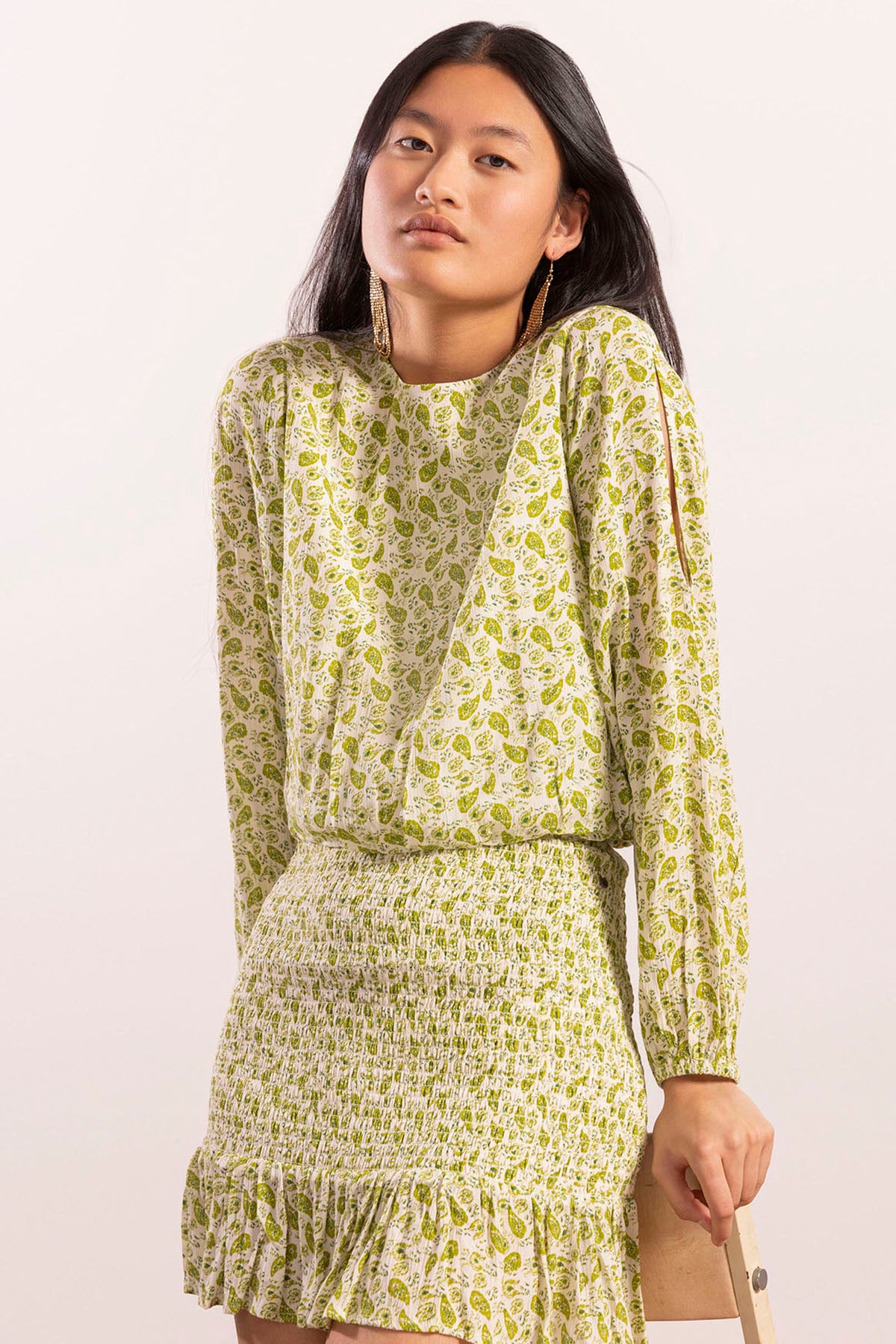 BLUSA TEEN CUT-OUT ESTAMPADO PAISLEY VERDE CLARO