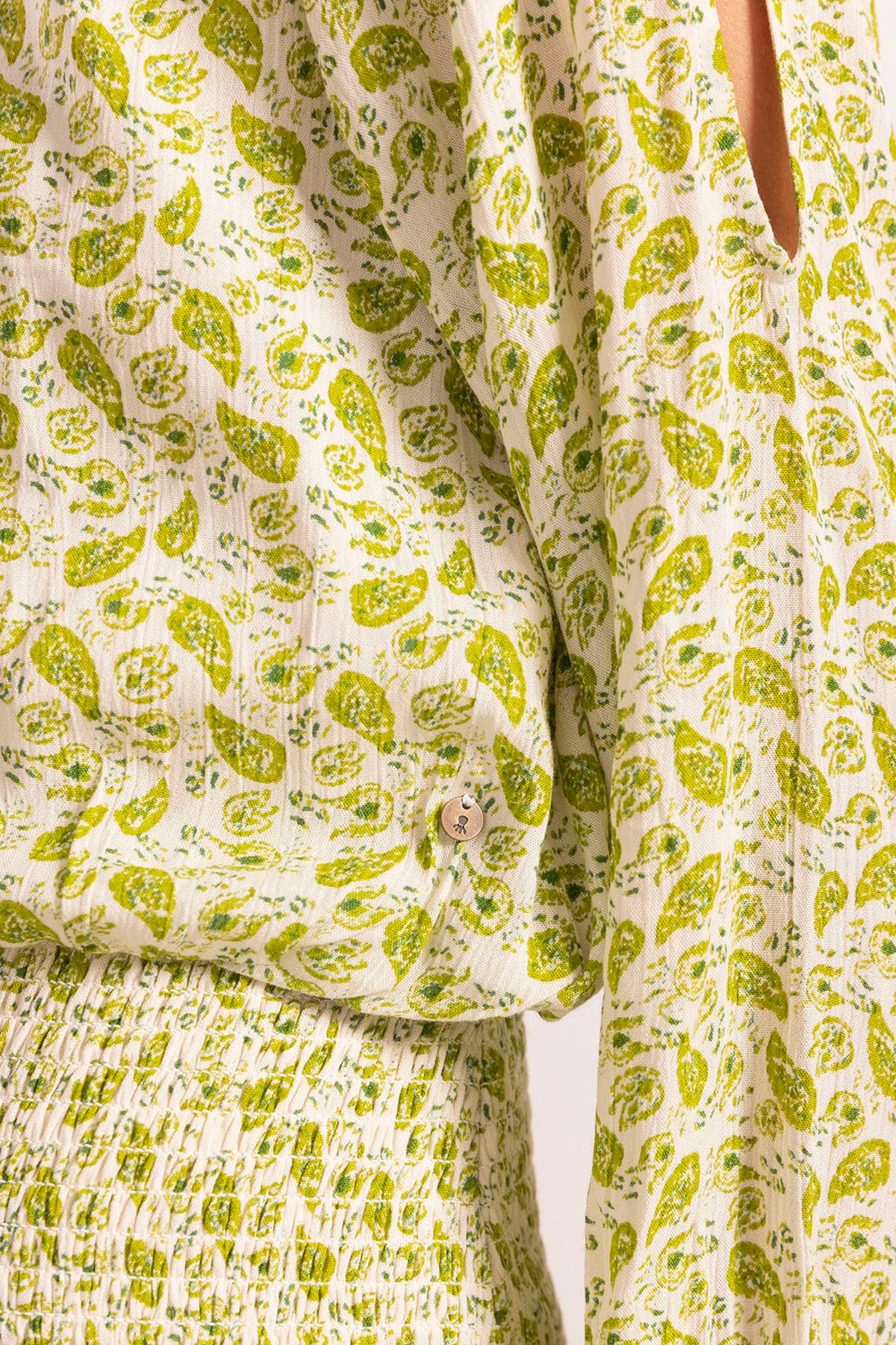 BLUSA TEEN CUT-OUT ESTAMPADO PAISLEY VERDE CLARO