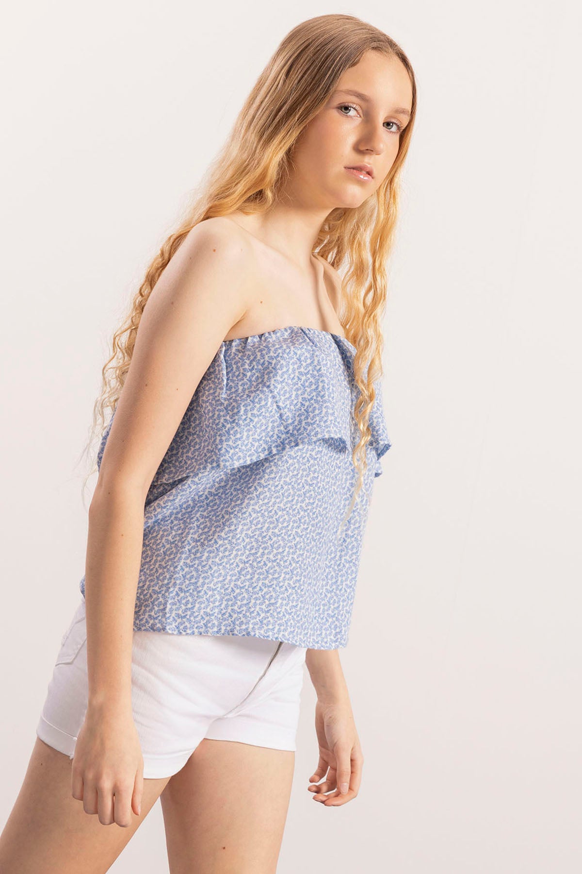 Blusa estilo bandeau para adolescentes com estampado de folhas azul-bebé e folhos
