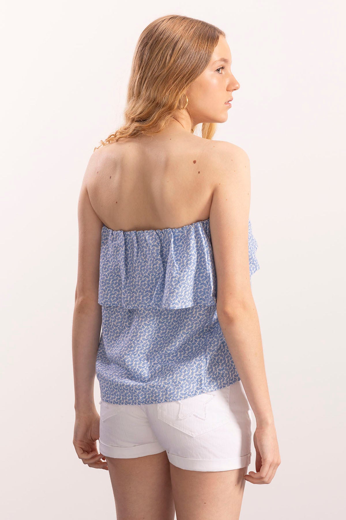 Blusa estilo bandeau para adolescentes com estampado de folhas azul-bebé e folhos