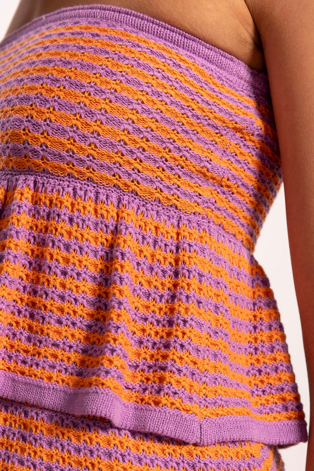 Blusa de malha estilo bandeau para adolescentes com folhos laranja DELAVÉ