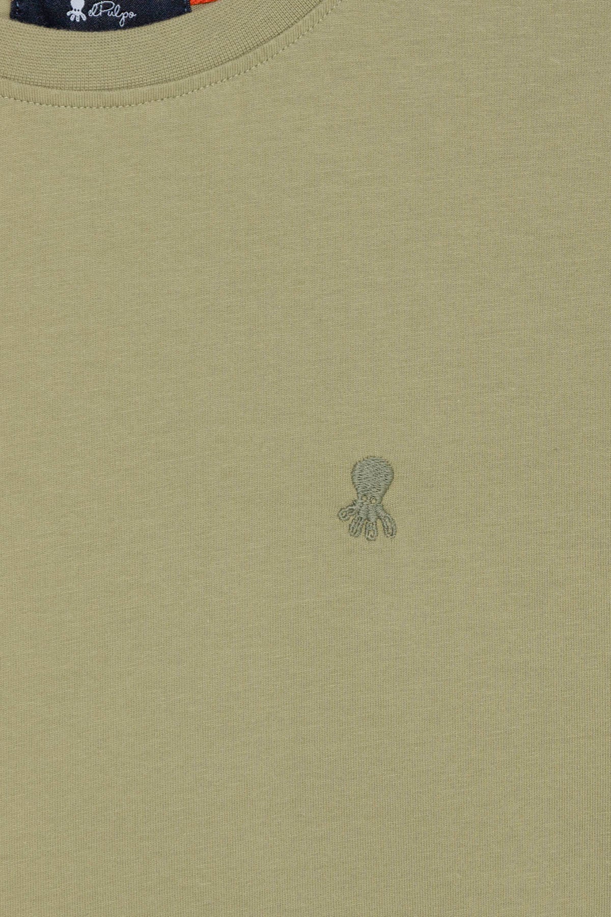 T-SHIRT INFANTIL COM BORDADO DO LOGOTIPO ELPULPO EM VERDE SÁLVIA