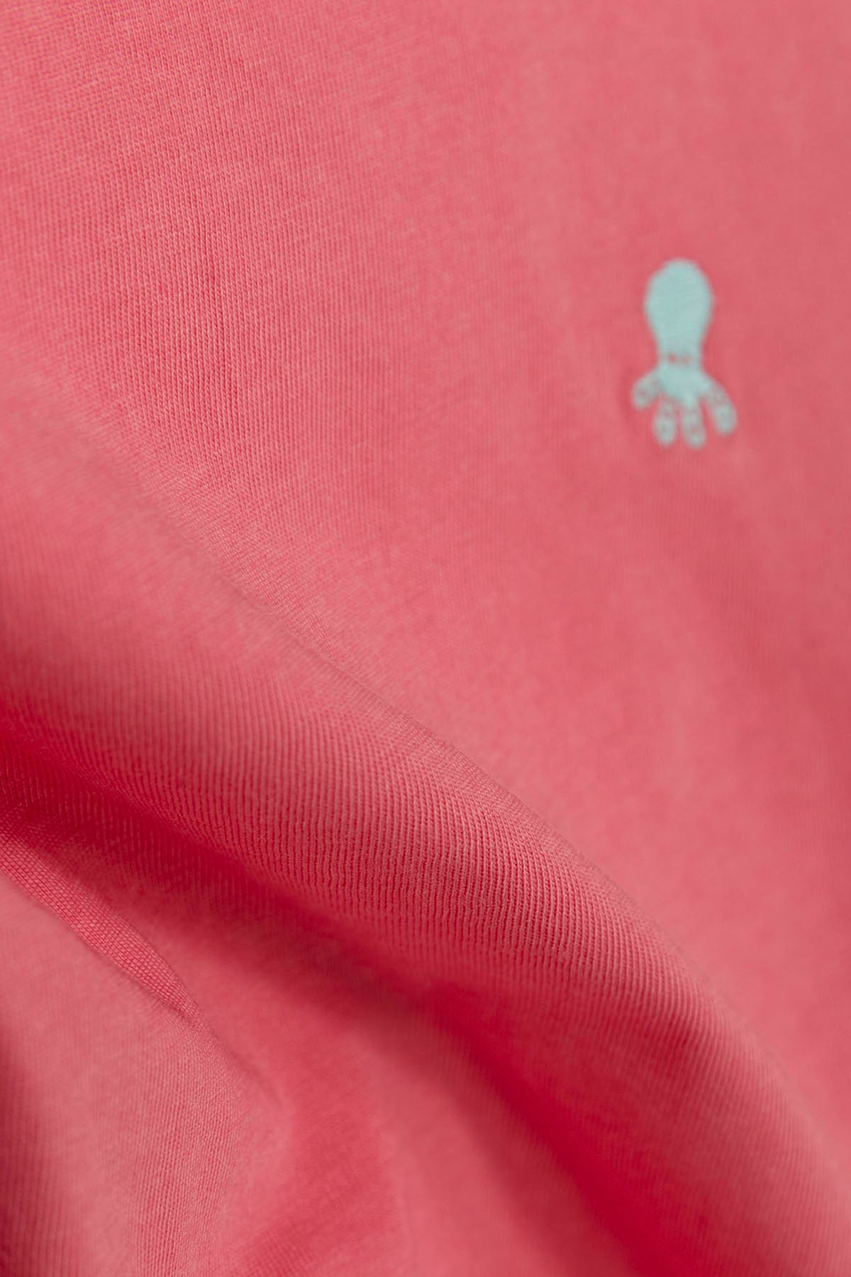 T-SHIRT BÁSICA OVERSIZE PARA MENINO COM BORDADO CONTRASTANTE EM ROSA CHICLETE