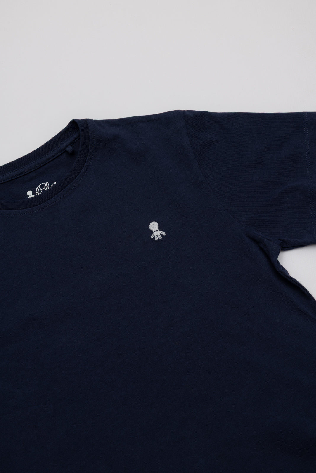 CAMISETA NIÑO BORDADO LOGO CONTRASTE AZUL MARINO