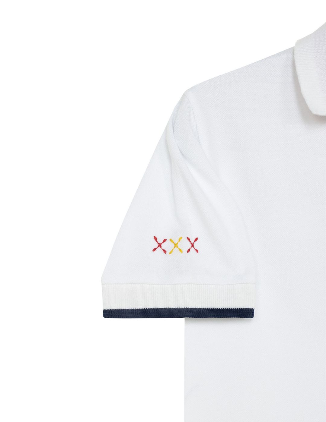 CAMISA POLO MENINA COM ESTAMPA DE POLVO E LARANJA COM CONTRASTES DE BRANCO PURO