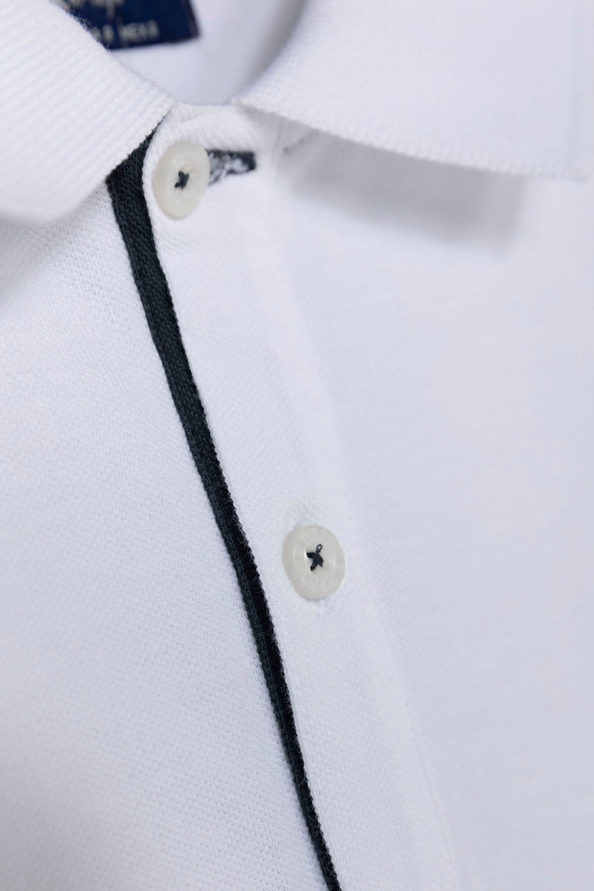 POLO NIÑO BORDADO ESENCIALES BLANCO PURO