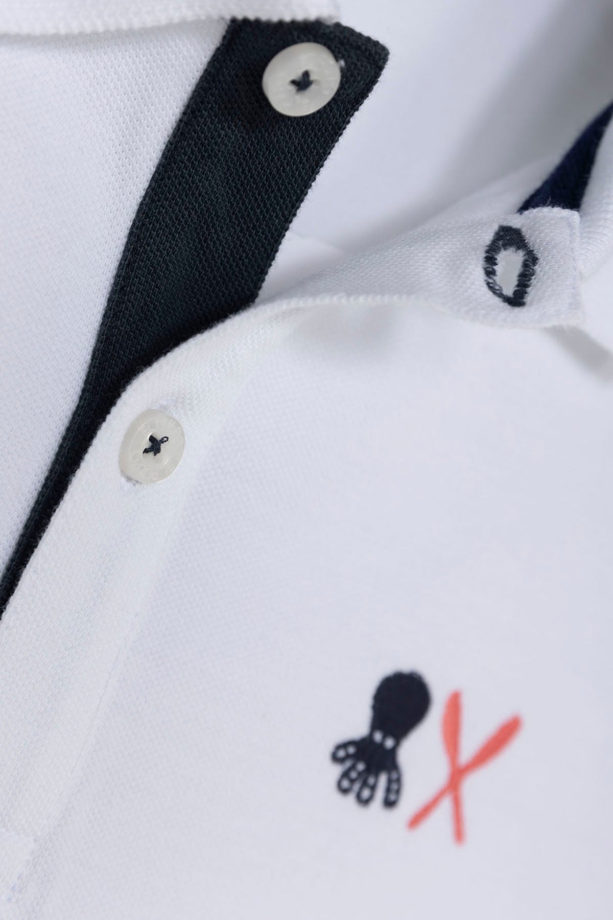 POLO NIÑO BORDADO ESENCIALES BLANCO PURO
