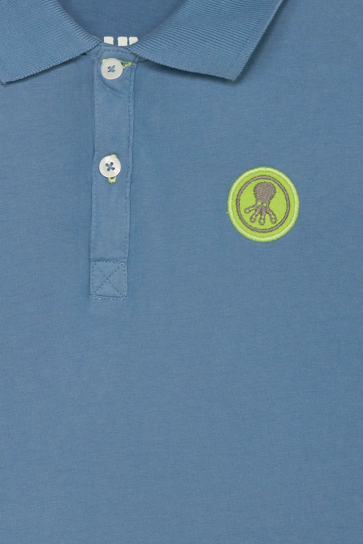 CAMISA POLO MENINA COM remendo contrastante ÍNDIGO LAVADO