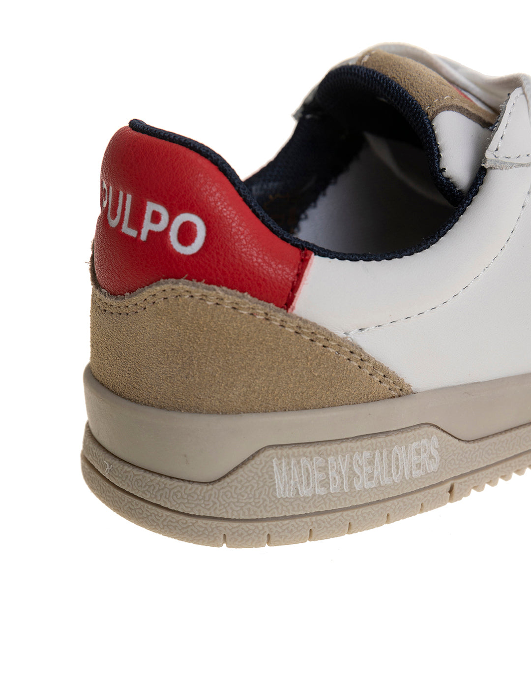 CHILDREN'S SPORTS SHOE WITH RED FLAG LETTER