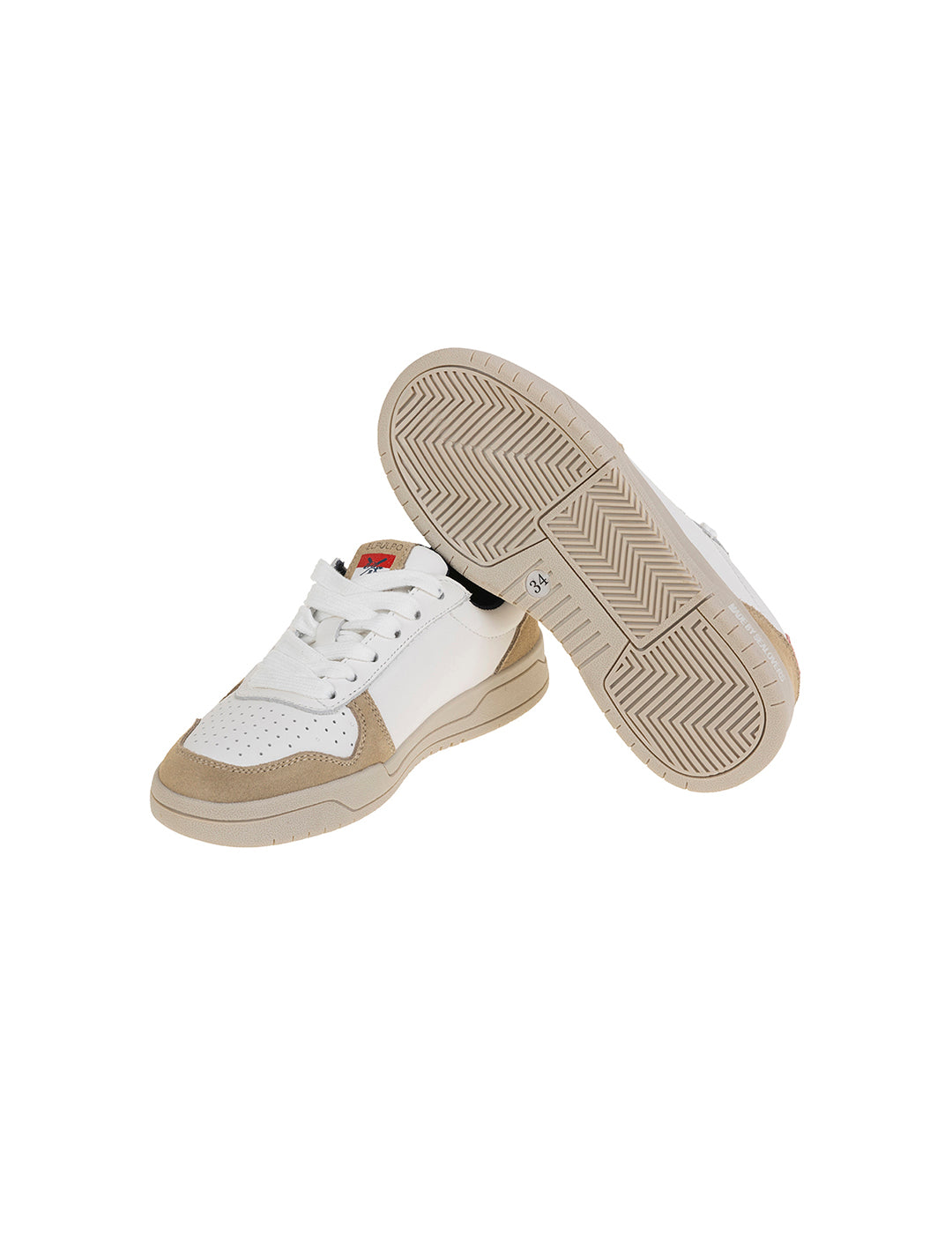 CHILDREN'S SPORTS SHOE WITH RED FLAG LETTER