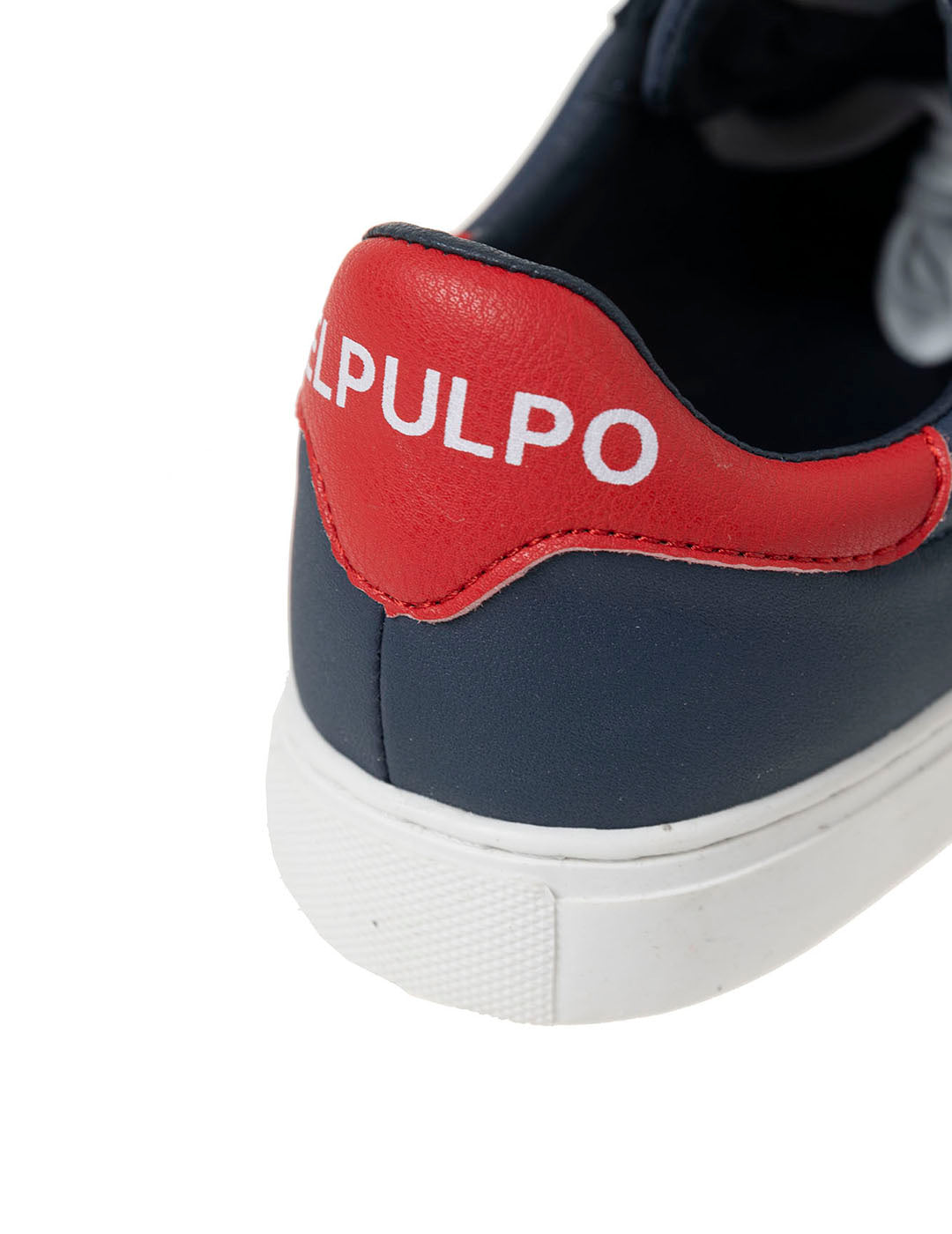 SAPATO CASUAL MENINO COM DETALHES CONTRASTANTES E LOGOTIPO EM AZUL MARINHO