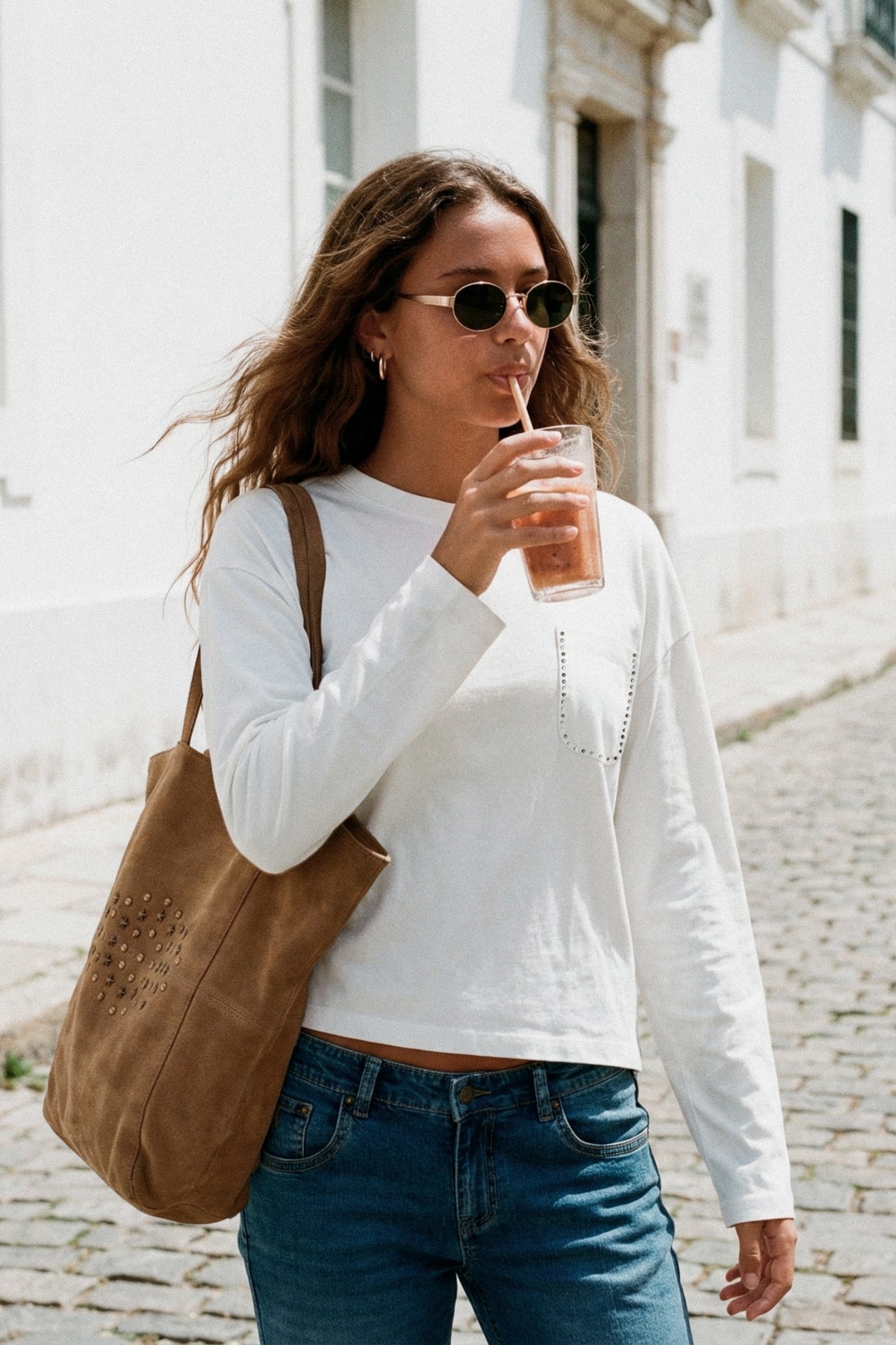 Camiseta teen bolsillo tachas blanco puro