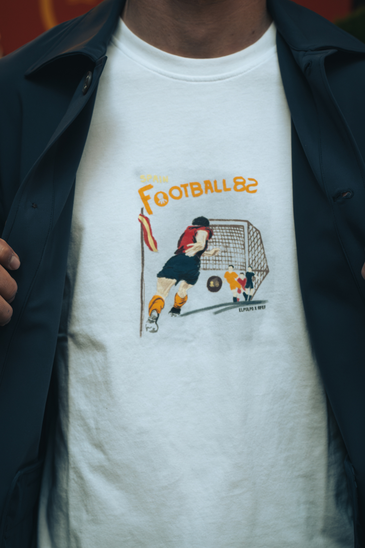 T-SHIRT COM ESTAMPA DESENHADA DE JOGO DE FUTEBOL BRANCO PURO