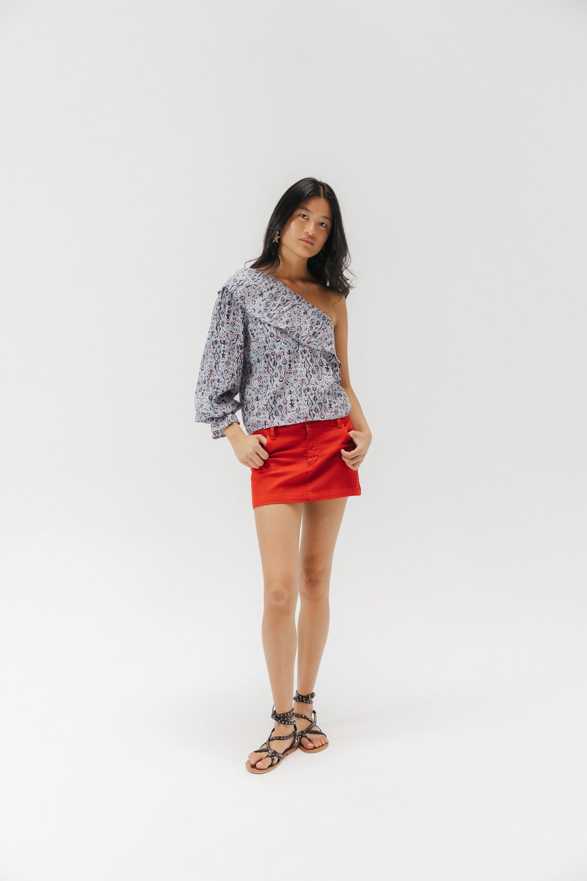 BLUSA TEEN ASIMÉTRICA ESTAMPADO GEOMÉTRICO MULTICOLOR